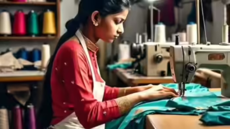 “பெண்களுக்கு பொன்னான வாய்ப்பு!”… மோட்டார் பொருந்திய தையல் இயந்திரம் இலவசம்… குழுவாக விண்ணப்பித்தால்…தமிழக அரசின் மெகா திட்டம்..!!!