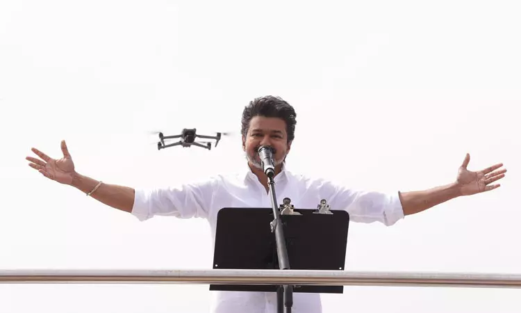 யாரும் எதிர்பாராத திருப்பம்!  ‘ஆட்டோ’ சின்னம் இல்லை! – தவெக-வுக்குத் தேர்தல் ஆணையம் ஒதுக்கிய சின்னம் ‘இதுவா ‘?  – அரசியல் அரங்கில் பரபரப்பு..!!!