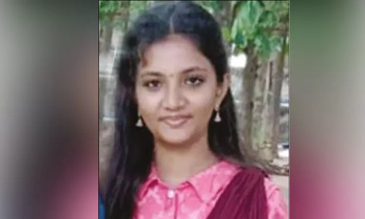 “பெற்ற மகளாக நெனச்சு வளர்த்தேன்!”.. திருமணம் ஆனவருடன் காதல்.. மருத்துவ மாணவியின்  கொலை… நெல்லைப் பெண்ணுக்கு நேர்ந்த சோகம்..!!