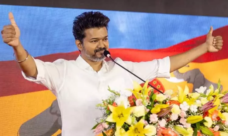 “அன்றே சொன்ன பிரமோத் மகாஜன்.. 108 சீட் ஜெயிச்சும் இந்த நிலைமையா?” 27 வருஷத்துக்கு முன்னாடி சொன்னது இப்போ விஜய்க்கு நடக்குதா? தமிழக அரசியலை அதிர வைக்கும் வீடியோ..!!”