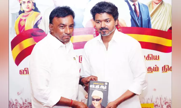 “34 வருஷ அரசியல் அனுபவம்”… செங்கோட்டையனுக்கு அடுத்து தவெகவில் இணைந்த அதிமுகவின் முக்கிய புள்ளி… கெத்து காட்டிய விஜய்… செம ஷாக்கில் இபிஎஸ்..!