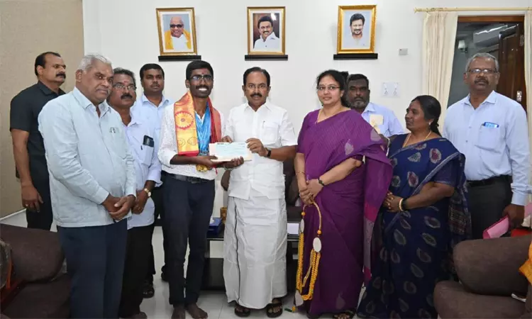 “யாருப்பா இந்த தர்மபுரி தங்கமகன்!,23 தங்கப்பதக்கங்களா?”..பட்டமளிப்பு விழாவில் மிரண்டு போன ஆளுநர்… தமிழக அரசின் அதிரடி பரிசு..வியப்பான வீடியோ..!!!