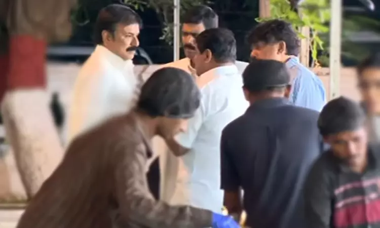 “கவர்னர் வீட்டு டீ பார்ட்டியில் அரசியல்!”.. நயினார் நாகேந்திரனுடன் நெருக்கமாக தேமுதிக சுதீஷ்.. தேர்தலுக்கான வியூகமா?… பரபரப்பான சந்திப்பு..!!