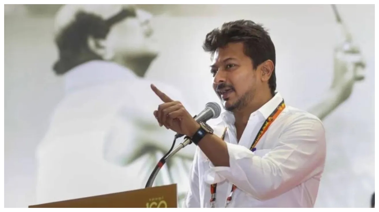 விஜய் அல்ல, சீமான் அல்ல.. திமுகவுக்கு நேரடிப் போட்டி இவர்கள்தான்… அதிமுகவை மட்டும் டார்கெட் செய்வது ஏன்?… மேடையில் உதயநிதி கொடுத்த ‘பவர்ஃபுல்’ பேச்சு…!!!