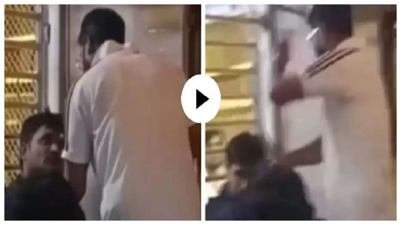 காது செவிடாகும் அளவிற்கு ஒரு குத்து… ரயில் பயணம் இவ்வளவு ஆபத்தானதா?… ஒரு சின்ன வாக்குவாதம்… இளைஞரின் வெறித்தனமான தாக்குதல்..  வைரலாகும் ஷாக் வீடியோ…!!!