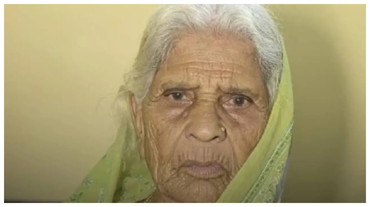 மரணத்தை வென்ற பாட்டி… இறுதி ஊர்வலம் கேக் வெட்டும் விழாவாக மாறியது எப்படி?… 103 வயதில் ஒரு புது பிறவி… யாரும் எதிர்பார்க்காத ட்விஸ்ட்…!!!