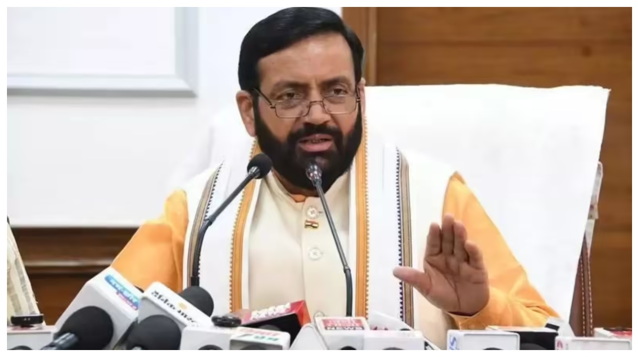 மகாத்மா காந்தி அறிமுகப்படுத்திய வார்த்தைகளுக்கு நோ.. சம்பவத்தை கையில் எடுத்த அரசு… சமூக நீதியா? அரசியல் மாற்றமா?… வைரலாகும் புதிய அரசாணை..!!!