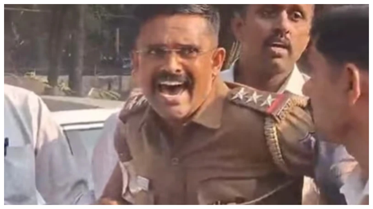 5 லட்சம் டீல், காக்கிச் சட்டைக்குள் இவ்வளவு கறுப்பா?… கையும் களவுமாக சிக்கிய போலீஸ்… ஊழல் தடுப்புப் பிரிவினரின் மாஸ்டர் பிளான்… மிரளவைக்கும் வீடியோ பின்னணி..!!!