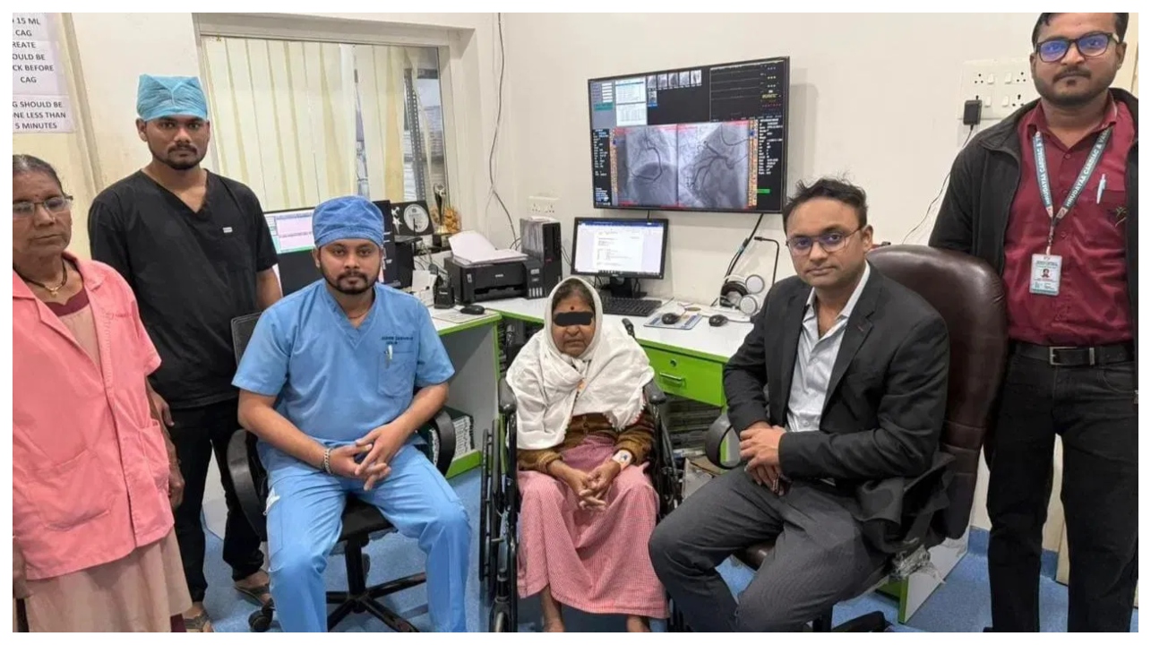 70 ஆண்டுகால மர்மம்… இடதுபுறம் இருக்க வேண்டிய இதயம் வலதுபுறம்?… தெரியாமல் வாழ்ந்த பாட்டி… 90% அடைப்பு… உயிரைக் காப்பாற்றிய மருத்துவர்களின் சாமர்த்தியம்…