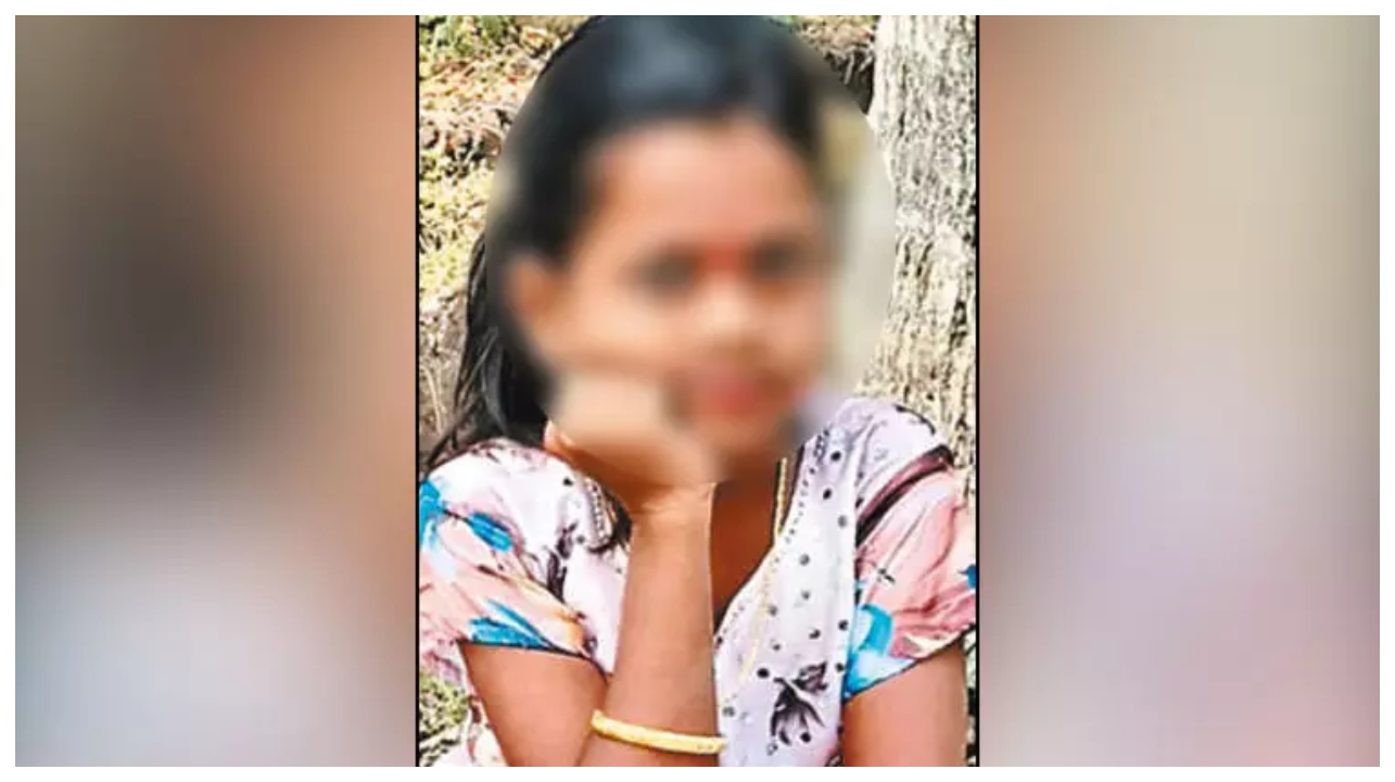 விளையாடச் சென்ற இடத்தில் விபரீதம்… பள்ளி சிலையா? எமன் குழியா?… மான் சிலை விழுந்து 2-ம் வகுப்பு மாணவி பலி… நெஞ்சை உலுக்கும் கோர விபத்து…!!!