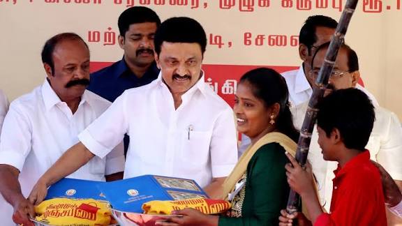 பொங்கல் பரிசு டோக்கன் கையில் இருக்கா? அப்போ உடனே இதை படிங்க… தமிழக அரசின் கடைசி நேர அதிரடி அறிவிப்பு… இன்று முதல் அந்த மாற்றம்…!!!