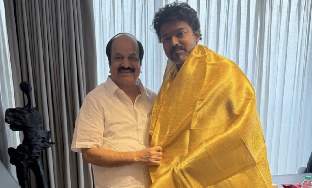 விஜயின் அதிரடி வேட்டை….  அடுத்த ஆப்பு OPS-க்கு…. தவெக-வில் இணைந்த முக்கிய புள்ளி….!!