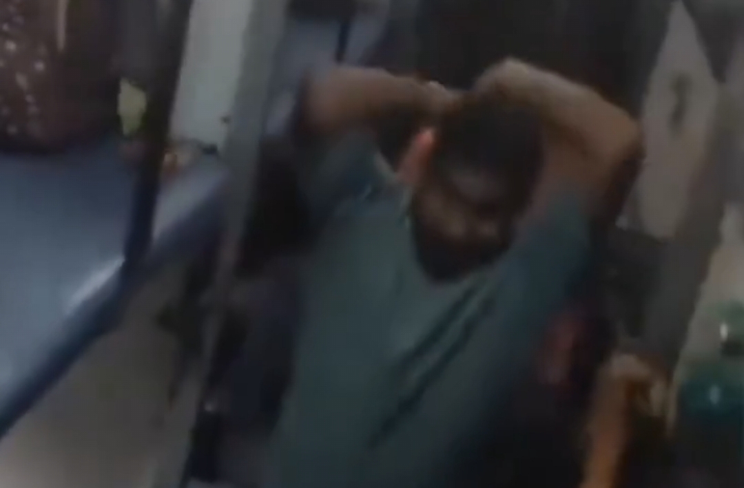 அநியாயம் பண்றீங்கடா…. ₹110 உணவு ₹130-க்கு விற்பனை…. ஏன்னு கேட்டா பெல்ட் வச்சு அடிப்பீங்க….? ரயில் பயணிக்கு ஏற்பட்ட சோகம்….!!