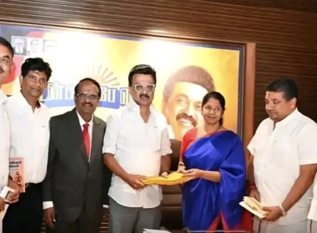 மக்களே வேண்டியதை சொல்லலாம்…. தேர்தல் அறிக்கை செயலி தயார்…. தொழில்நுட்பத்துடன் களம் இறங்கிய திமுக….!!