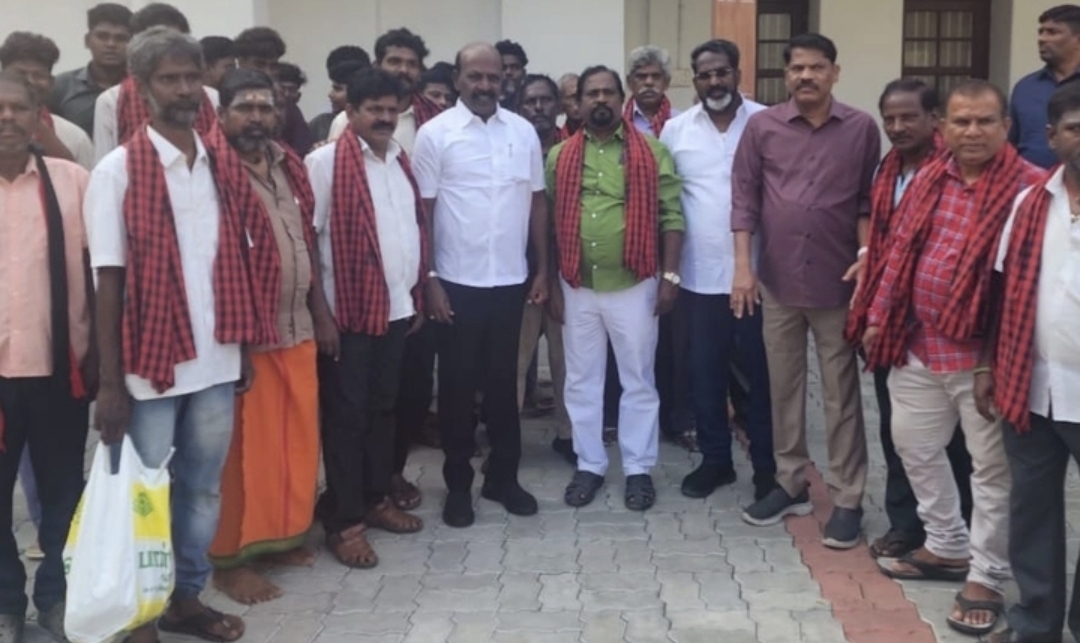 EPS-க்கு விழுந்த அடி…. கூண்டோடு தாவிய 50 பேர்…. இனி நம்ம ரூட்டு திமுக தான்….!!