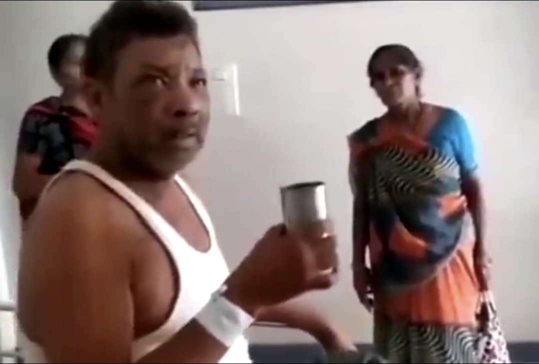 உஷார்!! நாய்க்கடியை அலட்சியமா நினைக்காதீங்க…. இவரோட நிலைமையை பாருங்க…. வைரலாகும் அதிர்ச்சி காணொளி….!!