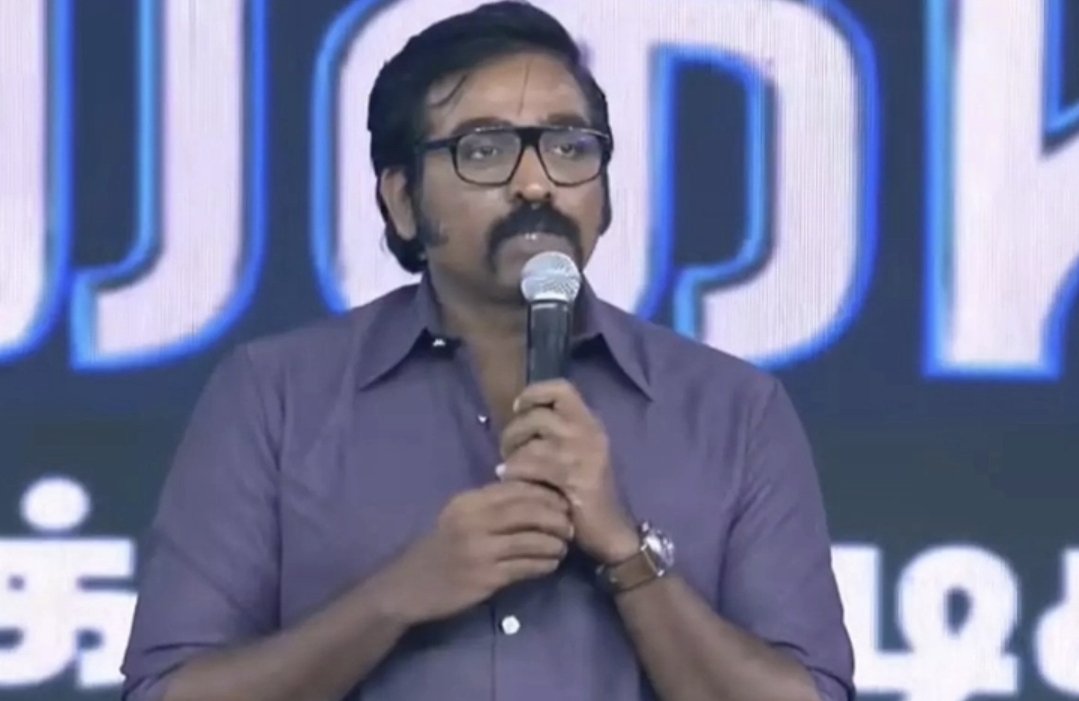 “இது என்ன புதுசா இருக்கு?” அரசியல் மேடையில் விஜய் சேதுபதி…. “அடுத்த தலைமுறைக்காக ஒரு அரசு” திமுகவை புகழும் மக்கள் செல்வன்….!!