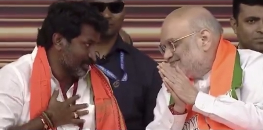 யாருமே எதிர்பார்க்காத திருப்பம்…. தொண்டனைத் தட்டிக்கொடுத்து அருகில் அமர வைத்த அமித்ஷா…. வைரலாகும் வீடியோ….!!