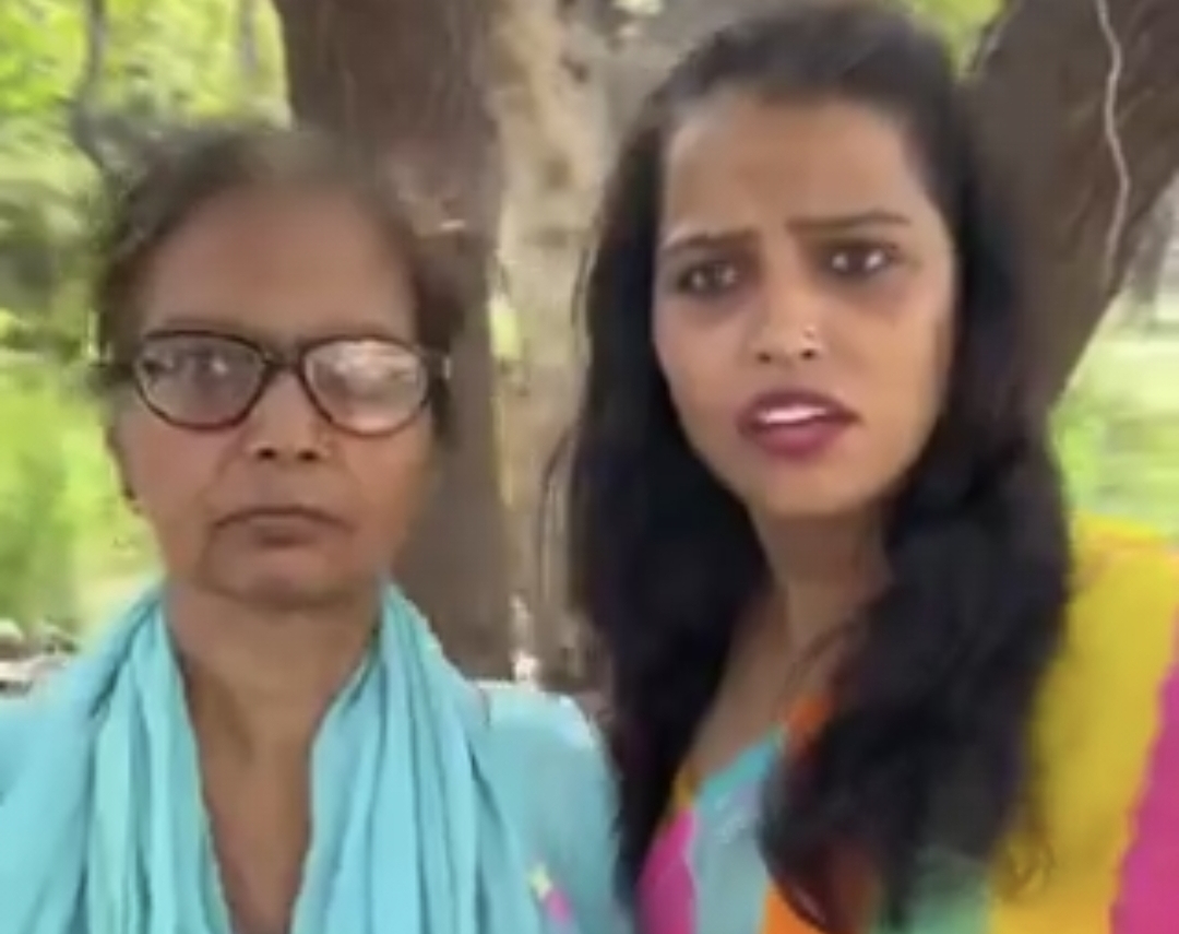 பெத்தவங்களுக்கு வீட்ல இடமில்லையா….? அப்போ அந்த வீடு எதுக்கு….? இந்த மகளோட செயலை என்ன சொல்ல….?