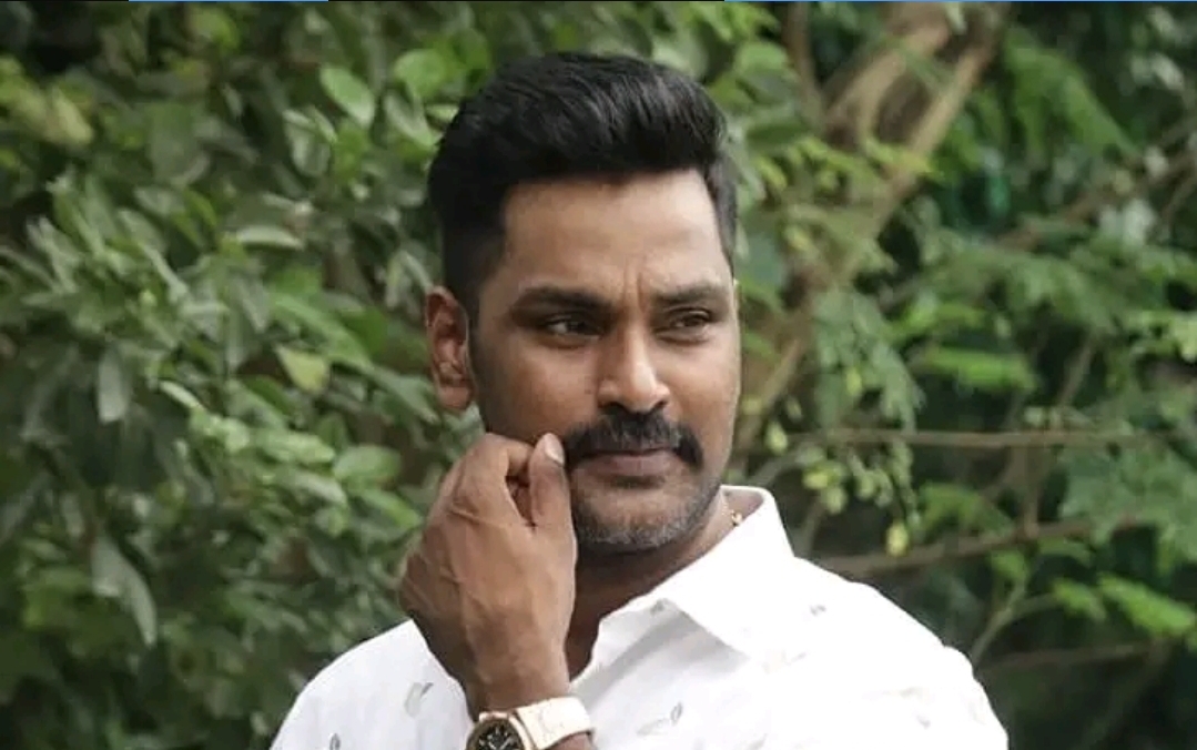 3.5 கோடி மோசடி…. பெங்களூரு ஏர்போர்ட்டில் போலீசார் போட்ட ஸ்கெட்ச்…. அதிமுக முன்னாள் பிரமுகர் அஜய் வாண்டையார் கைது….!!