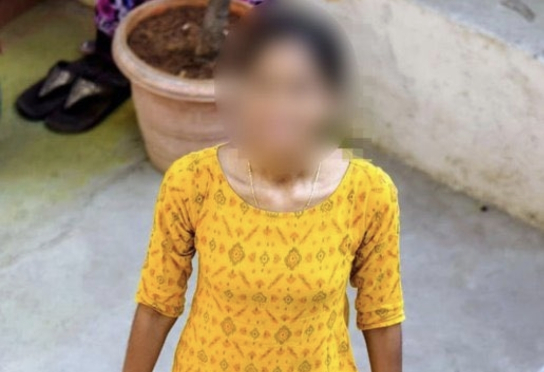 “பீரியட்ஸ்-னு சொன்னா ஆதாரமா கேப்பீங்க?” மாணவர்கள் முன்னால் ஏற்பட்ட அசிங்கம்…. பேராசிரியரால் துடித்துடித்து இறந்த மாணவி….?