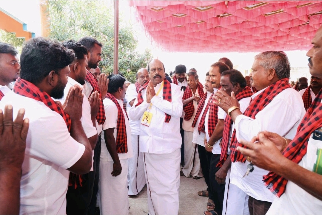 கெத்து காட்டும் ஸ்டாலின்…. ஒரே நாளில் திமுகவில் இணைந்த 2500 பேர்…. அதிரும் தேர்தல் களம்….!!