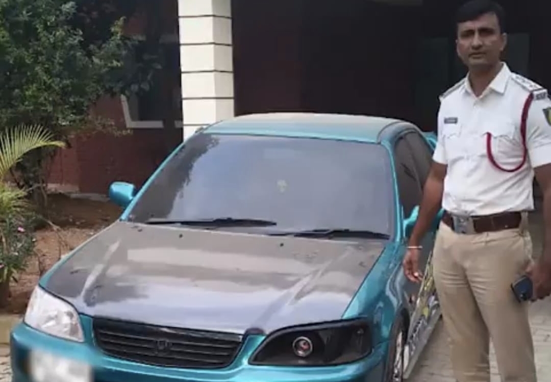 “கெத்தா சுத்தலாம்னு பார்த்தா….” ₹1,11,000 அபராதம் போட்டுட்டாங்க…. ‘மாடிஃபைடு’ காரால் இளைஞருக்கு சிக்கல்….!!