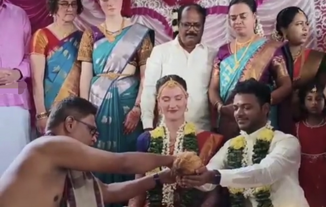 “நாலு வருஷ வெயிட்டிங்… ரெண்டு நாட்டு சம்மதம்!” தாய்லாந்து – திருவண்ணாமலை…. கியூட் லவ் ஸ்டோரி….!!