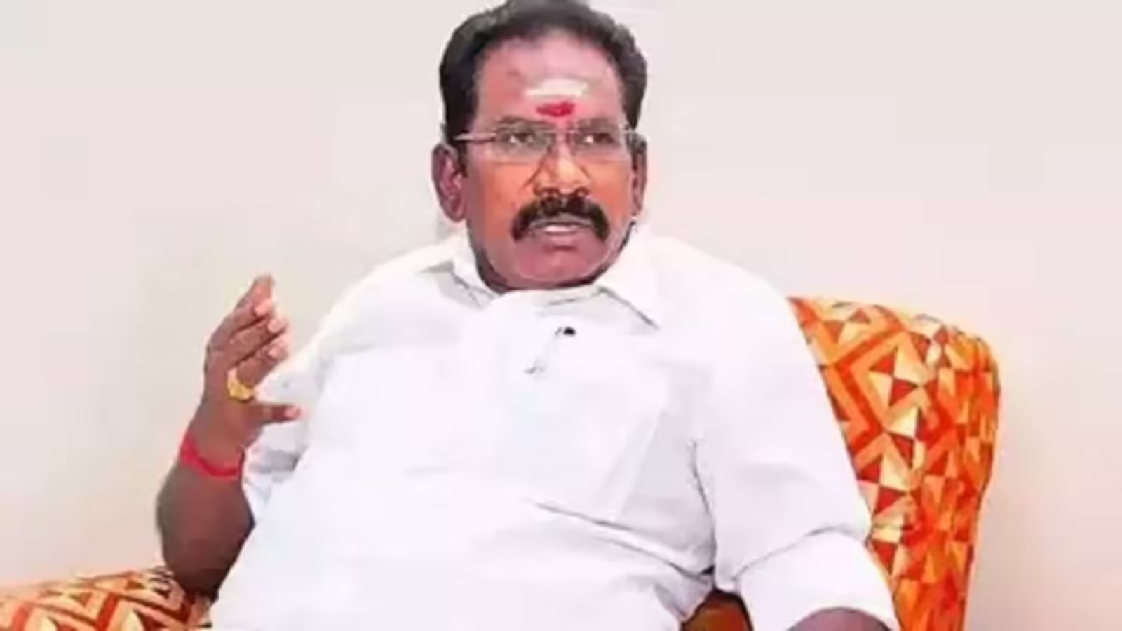 புதிய முகங்களுக்கு பயமில்லை..‌ அதிமுக ஓட்டு சிதறாது.. தென் மாவட்டங்களில் வீசும் ‘எடப்பாடி’ அலை – மாஸ் காட்டிய செல்லூர் ராஜூ..!!