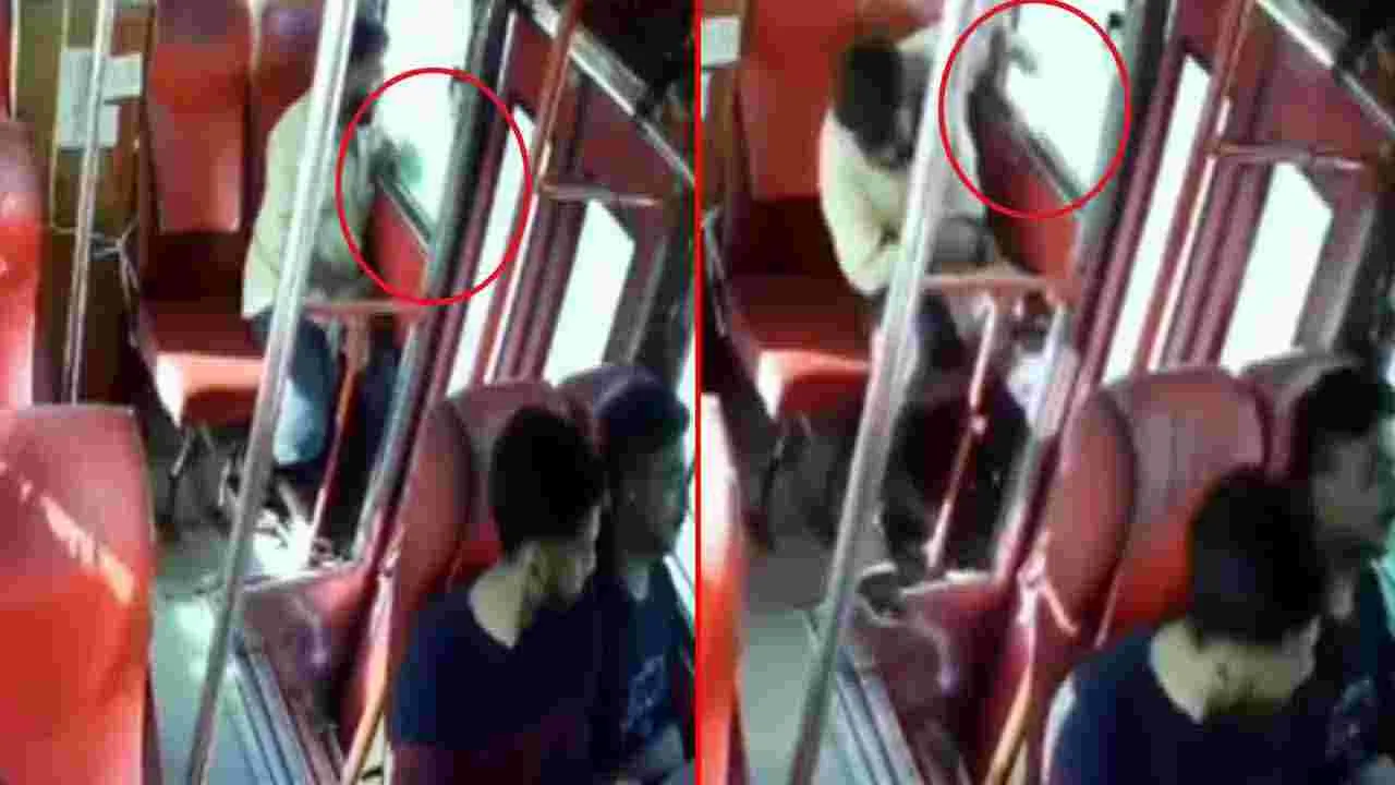 “ஐயோ, ஒரு செகண்ட்ல கை போச்சு” ஜன்னல் சீட் வேணும்னு அடம் பிடிக்கிறீங்களா….? முதல்ல இந்த வீடியோவ பாருங்க….!!