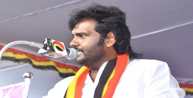 விஜய்க்கு தம்பி கொடுத்த “வார்னிங்”…. காங்கிரஸ் போடுற தூண்டில்ல சிக்கிடாதீங்க…. அட்வைஸ் பண்ண விஜய பிரபாகரன்….!!