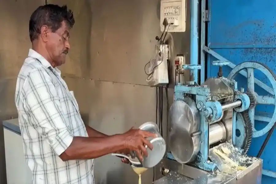 “வாழ்ந்தா இவரை போல வாழனும்” கரும்புச்சாறு விற்று 10 நாடுகளுக்கு சுற்றுலா…. 67 வயதில் உலகம் சுற்றும் தம்பதி….!!