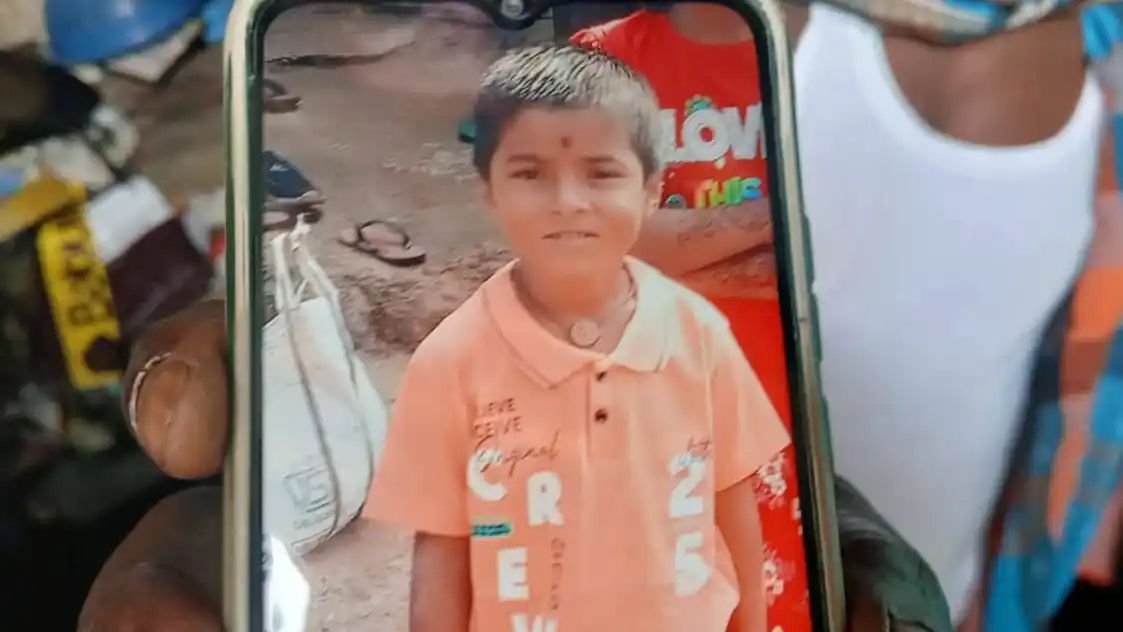 “ஐயோ…. புள்ளையோட உயிர்  போச்சே” – சிப்ஸ் பாக்கெட்டால்  நடந்த  துயரம்… கதறி துடிக்கும் பெற்றோர்….!!