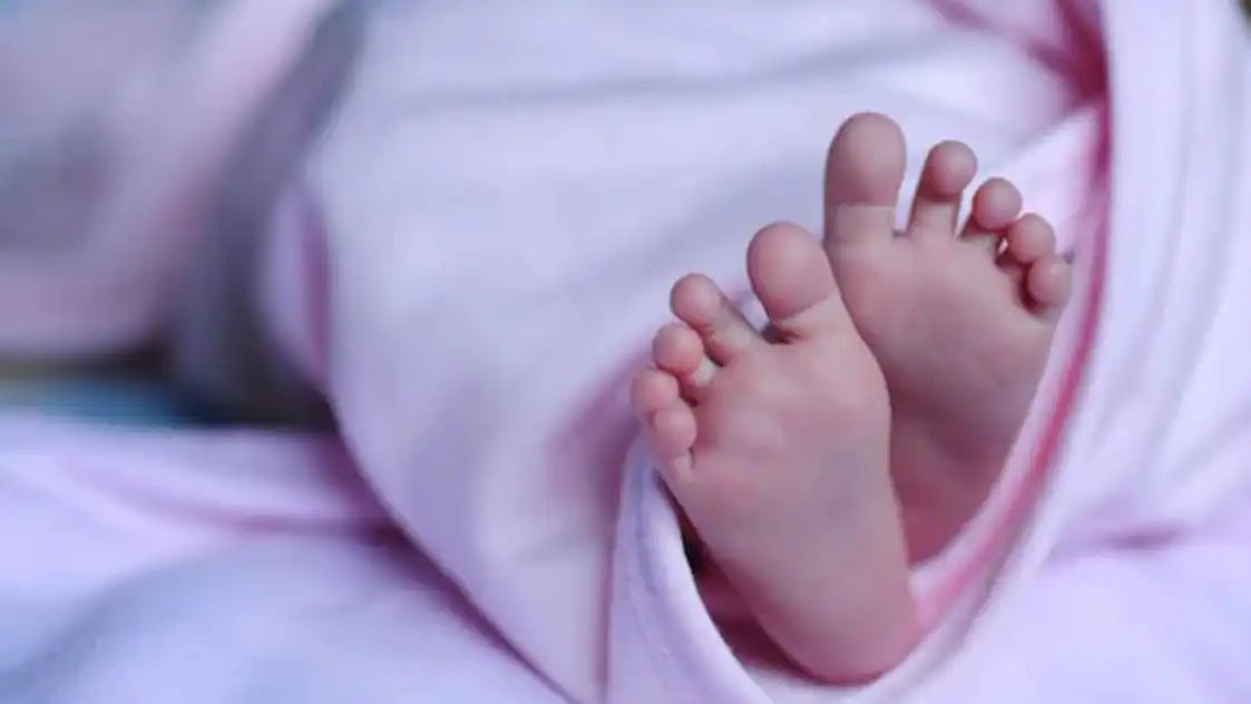 மனைவியின் அன்பு கிடைக்கவில்லை என ஆத்திரம்.. 2 வயது குழந்தையை தரையில் அடித்துக் கொன்ற கொடூர தந்தை.. பகீர் பின்னணி தகவல்கள்..!!