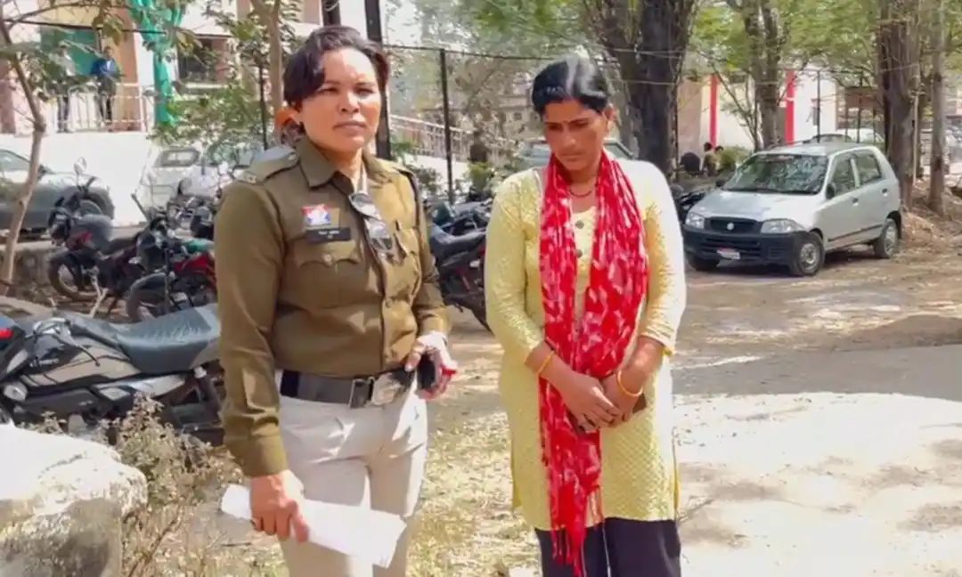 கணவனுக்கு விஷம் கொடுத்துவிட்டு நாடகமாடிய மனைவி.. குழந்தைகள் சொன்ன வாக்குமூலத்தால் அலறிய போலீஸ்.. பகீர் பின்னணி..!!