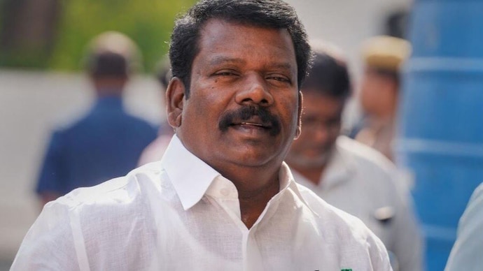 சிங்கத்தின் வாயில் சிக்கிய விஜய்” தேர்தல் ஒப்பந்தம் போட்டால் தான் விடுதலையா? பின்னணியில் நடக்கும் பகீர் அரசியல்.. செல்வப்பெருந்தகையின் அதிரடிப் பேச்சு..!!
