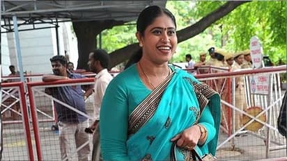 பாஜகவில் ஓரங்கட்டப்படுகிறாரா விஜயதாரணி? குஷ்புவுக்கு பதவி… தனக்கு இல்லையா? குமுறும் ஆதரவாளர்கள்..!!