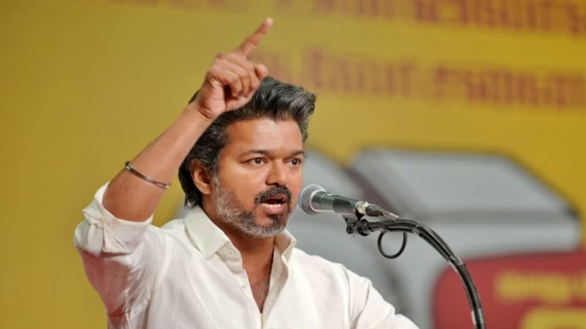 பெண்கள் கையில் அதிகாரம்! – “சரிபாதி பெண்கள் தான் இனி மாவட்டத்தை ஆள்வார்கள்” : விஜய்யின் அதிரடி அதிரடி அறிவிப்பு..!!