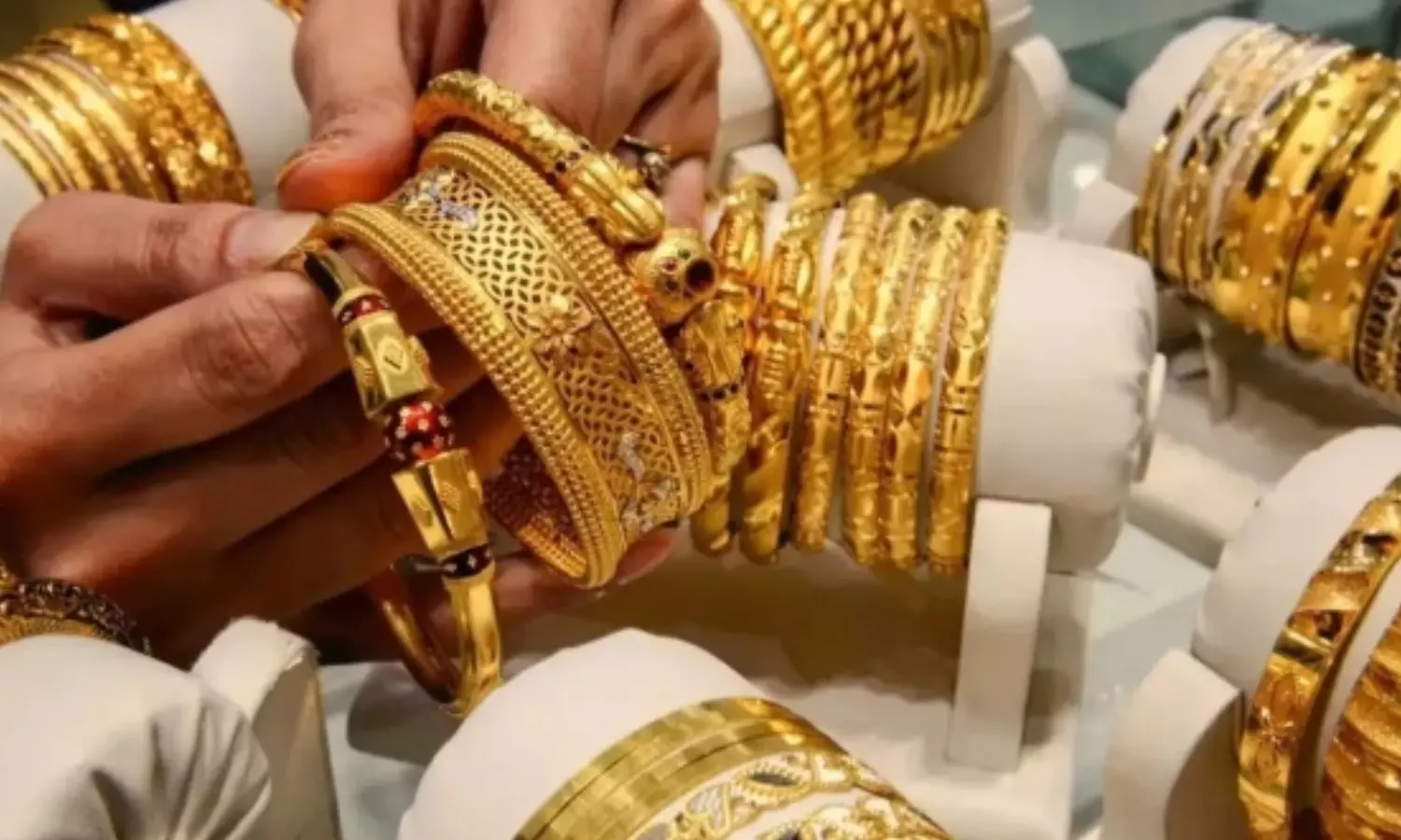 Breaking: காலையிலேயே நகைப்பிரியர்களுக்குப் பேரதிர்ச்சி… ஒரே நாளில் சவரனுக்கு ரூ.2080 உயர்வு…. வரலாறு காணாத உச்சம்…!!!