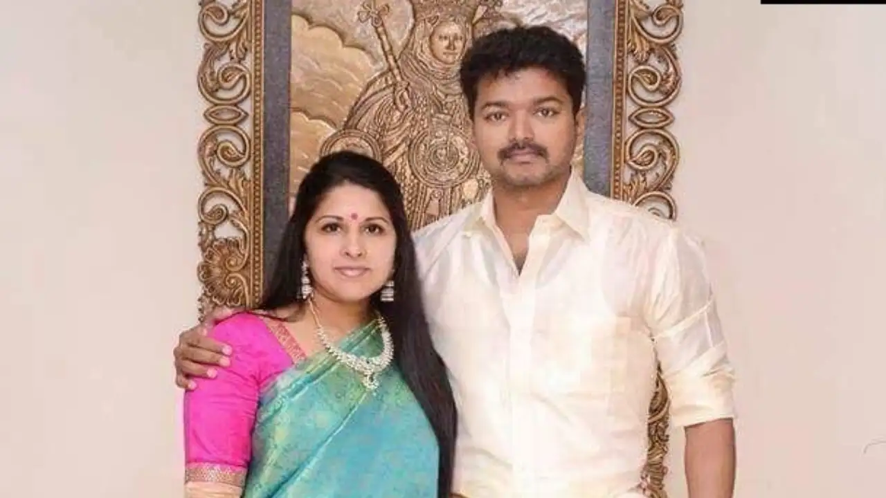 எஸ்.ஏ.சி சொன்னது உண்மையாகிறதா….? சில வருடங்களுக்கு முன்பே பிரிந்த விஜய் – சங்கீதா….? கோபமும் ஈகோவும் தான் காரணமா….? பின்னணியில் பகீர் தகவல்….!!