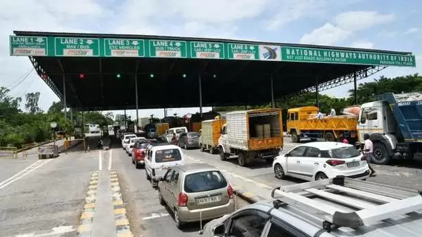 ஏப்ரல் 1 முதல் அதிரடி மாற்றம்.. சுங்கச்சாவடிகளில் இனி ‘பணம்’ செல்லாது? மத்திய அரசு வெளியிட்ட செம குட் நியூஸ்..!!