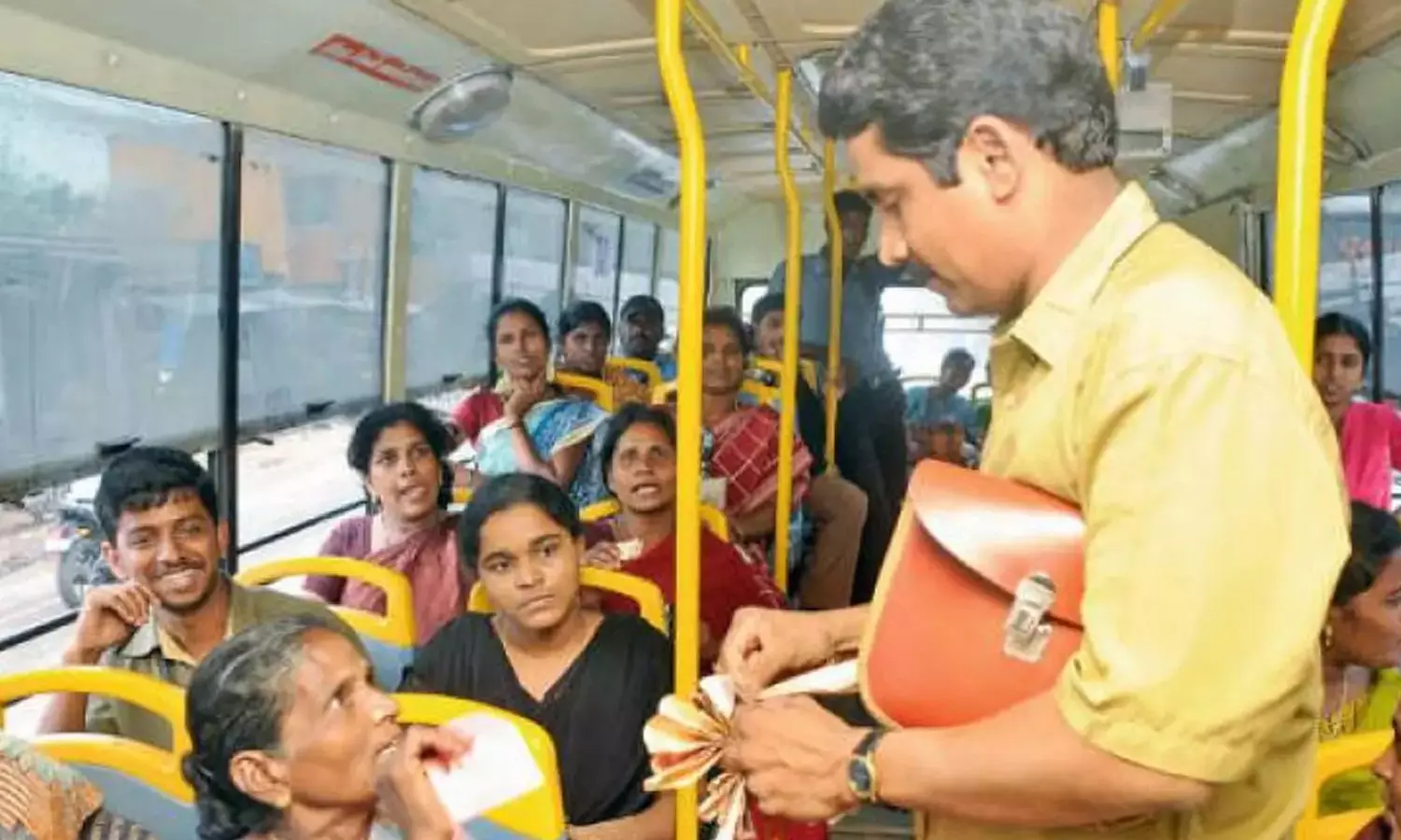 “தமிழக அரசின் விடியல் பயணம்”… இலவச பேருந்தில் டிக்கெட் எடுக்காததால் 2 பெண்களுக்கு அபராதம்…!!!