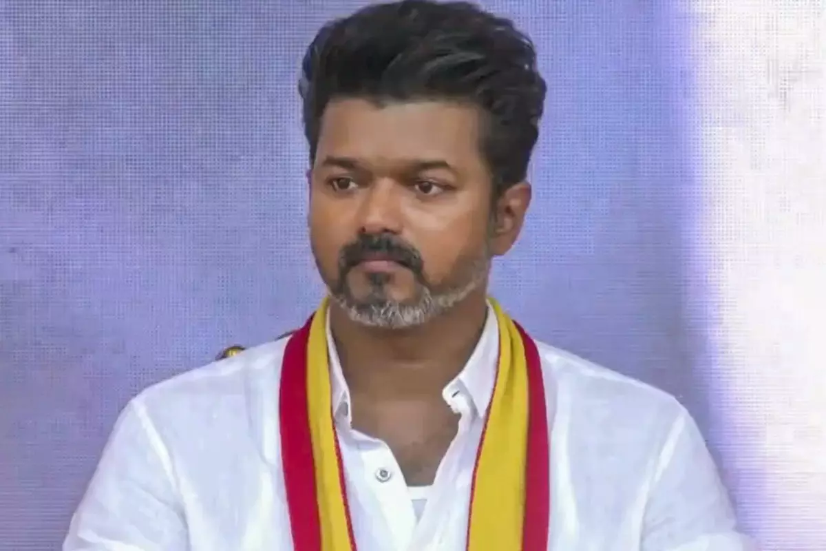 “விஜய் அரசியலே ஒரு ‘காமெடி’ தான்!” தம்பிக்கு வரலாறு தெரியாது.. தவெக தலைவரை லெப்ட் அண்ட் ரைட் வாங்கிய முன்னாள் அமைச்சர்..!!