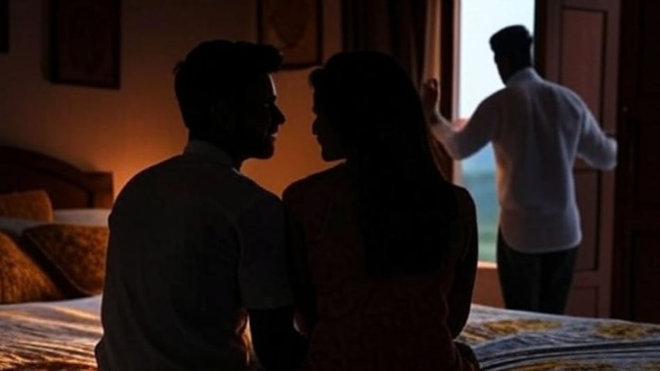 துண்டு துண்டாக வெட்டப்பட்ட உடல்!” கொடூரமாக கொல்லப்பட்ட அரசியல் பிரமுகர்.. காதலுக்கு இடையூறாக இருந்தாரா?பின்னணியில் இருக்கும் திடுக்கிடும் உண்மைகள்..!!