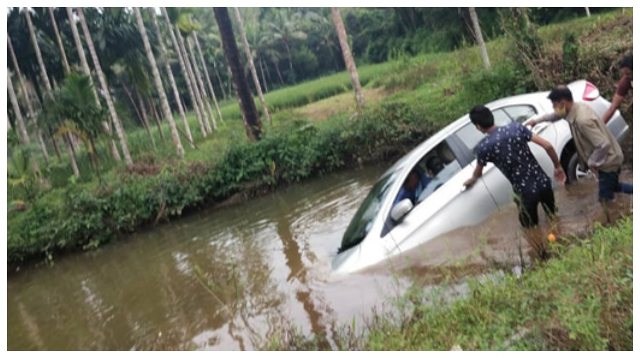 கார் ஓட்ட கத்துக்கப் போய், கடைசியில் நீச்சல் அடிக்க வேண்டியதாயிடுச்சு… நல்வாய்ப்பாக உயிர் தப்பிய தம்பதி… மதுரையில் நேர்ந்த அதிர்ச்சி விபத்து…!!!