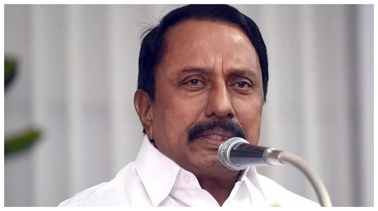 தவெக விசில் Vs செங்கோட்டையன் அதிரடி… இப்படி ரியாக்ட் பண்ணாரா?… வைரலாகும் அரசு விழாவில் திடீர் சலசலப்பு…!!!