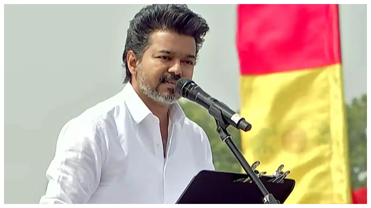நள்ளிரவில் சுற்றி வளைத்த போலீஸ்… தவெக முக்கிய நிர்வாகிகள் திடீர் கைது – பின்னணியில் நடப்பது என்ன?…!!!