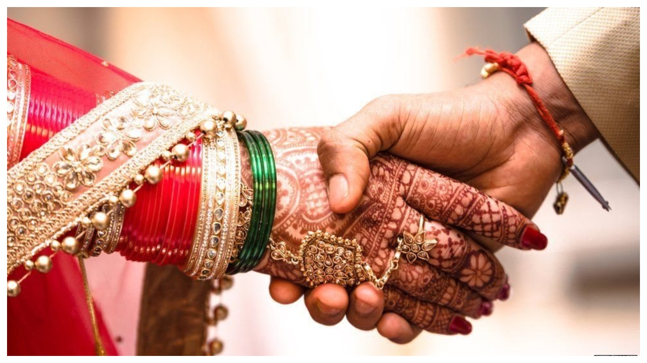 அதிர்ச்சி: கள்ளக்காதலி கொடுத்த 1.5 கோடி… கணவரைப் பார்சல் செய்து அனுப்பிய மனைவி… வைரலாகும் மெகா டீல்…!!!