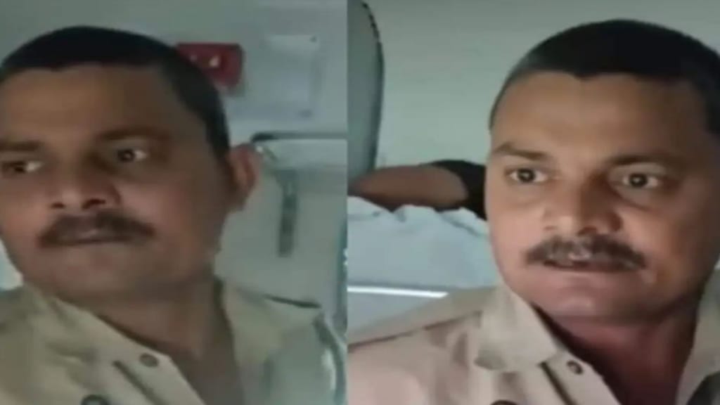 “யாரைக் கேட்டு வீடியோ எடுக்குற?” ‌ரயிலில் டிக்கெட் கேட்ட TTE-க்கு போலீஸ் மிரட்டல்.. வைரலாகும் பகீர் வீடியோ..!!