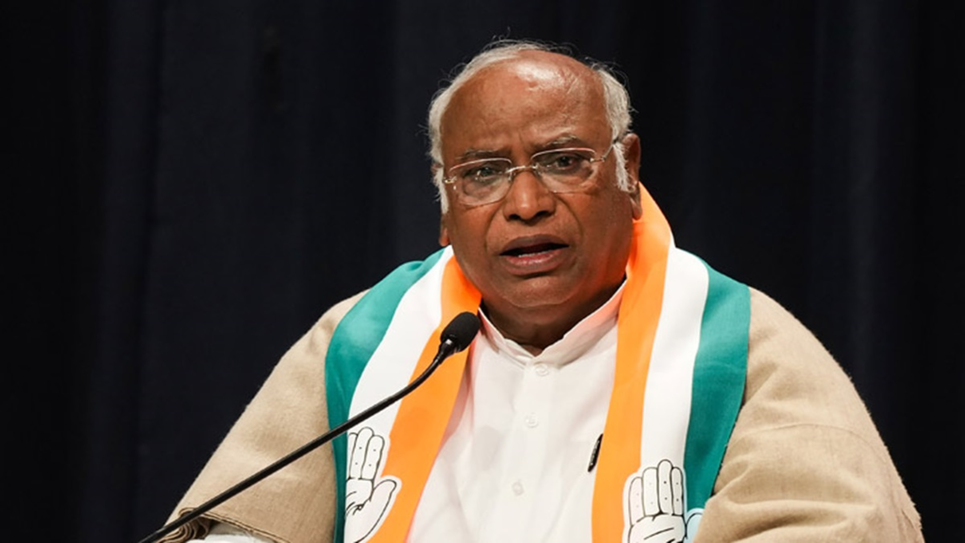 “மண்டியிட முடியாது ஆட்சியில் பங்கு வேணும்!”.. கார்கேவுக்கு தமிழக காங்கிரஸ் நிர்வாகிகள் போட்ட பகீர் கடிதம்.. தர்ம சங்கடத்தில் ஸ்டாலின்..!!